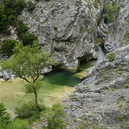 Gertrud's - In Shared Village Chateau شقة Chalabre