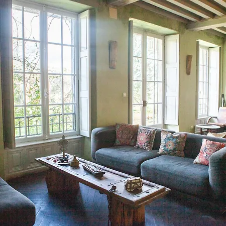 Gertrud's - In Shared Village Chateau